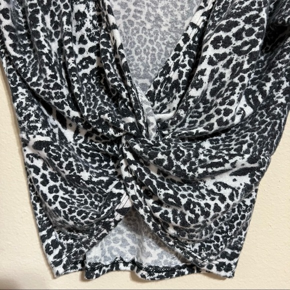 Poof New York • Leopard Print Front Twist Top - Picture 3 of 6